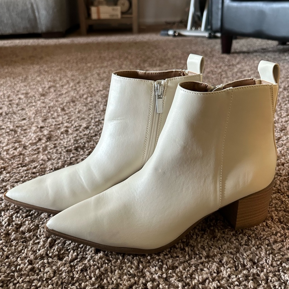 NEW! Universal Thread Boots size 8.5